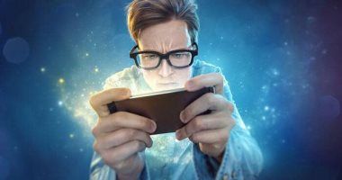 النوموفوبيا.. اضطراب نفسى سببه الخوف من البقاء دون هاتفك الذكى