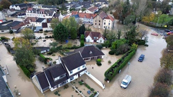 إغلاق مدارس في فرنسا بسبب الفيضانات