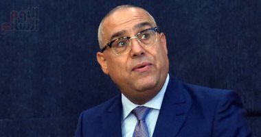 مسئولو الإسكان والوزارات المعنية يستعرضون خطة إنشاء التجمعات المتطورة بمطروح