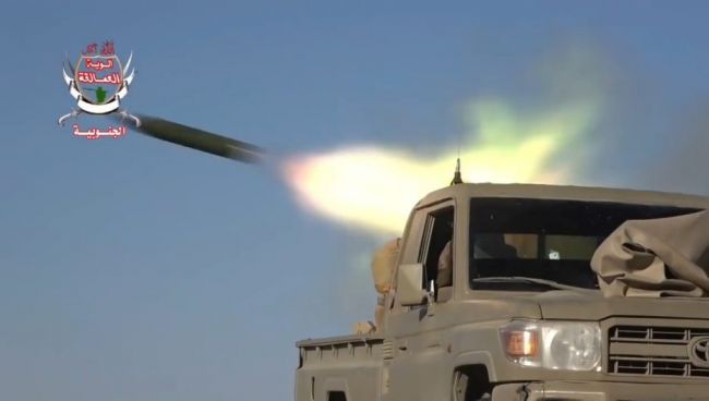 مدفعية العمالقة تبيد ارتتل حوثية حاولت الزحف جنوباً