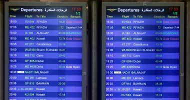 اختراق شاشات صالات الوصول والسفر بمطار بيروت وعرض رسالة تطالب بعدم الحرب