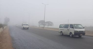 الشبورة المائية تغطى طريق إسكندرية الزراعى وانتظام حركة المرور.. صور
