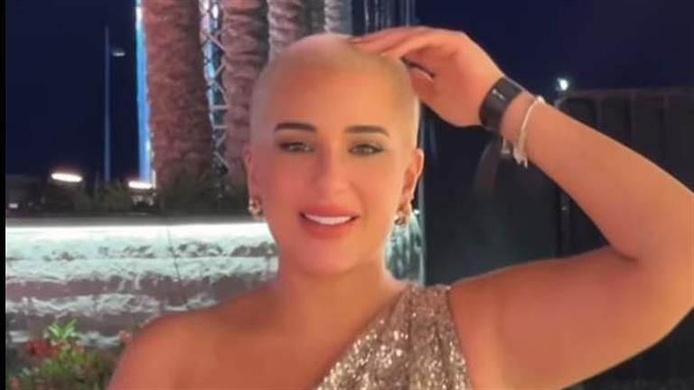 "ماس كان هيولع في البيت".. أسما شريف منير تنجو من حريق بمنزلها‬