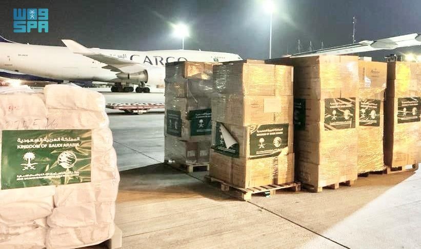 حطت في العريش والهدف غزة.. الطائرة السعودية الـ38 تصل وجهتها بحمولة الـ23 طنًّا