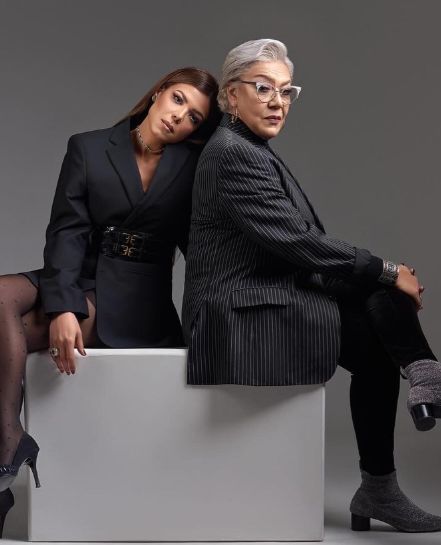 ناهد السباعى تطالب جمهورها بالدعاء لوالدتها الراحلة.. فيديو وصور