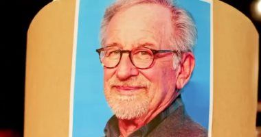 وضع صور نجوم الـ"جولدن جلوب" على مقاعدهم خلال الحفل.. فيديو وصور