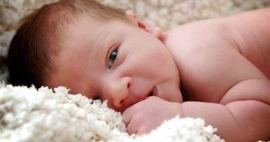 متى يكون البكاء علامة على مشكلة صحية عند الرضيع.. استشارى أطفال توضح