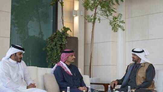 الخليج اليوم .. مباحثات إماراتية قطرية حول العلاقات الثنائية والقضايا الإقليمية