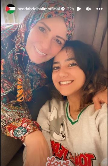 بعد الطلاق| هند عبد الحليم تنشر لأول مرة صورة مع والدتها… نسخة طبق الأصل!