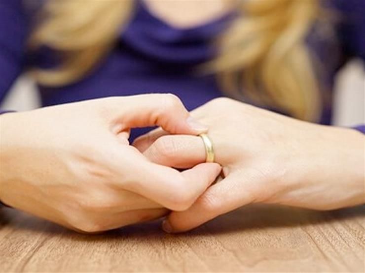 مهندسة تطلب الخلع: "جوزى عايزنى ابيع ذهبي علشان يتفسح"