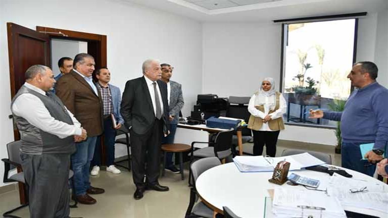 محافظ جنوب سيناء يوجه العاملين بمجلس شرم الشيخ بالارتقاء بمستوى الخدمات