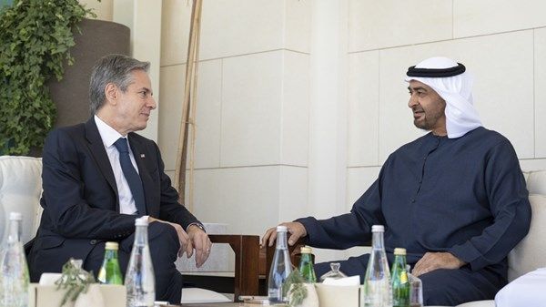 رئيس الدولة ووزير الخارجية الأميركي يبحثان علاقات البلدين والتطورات في المنطقة