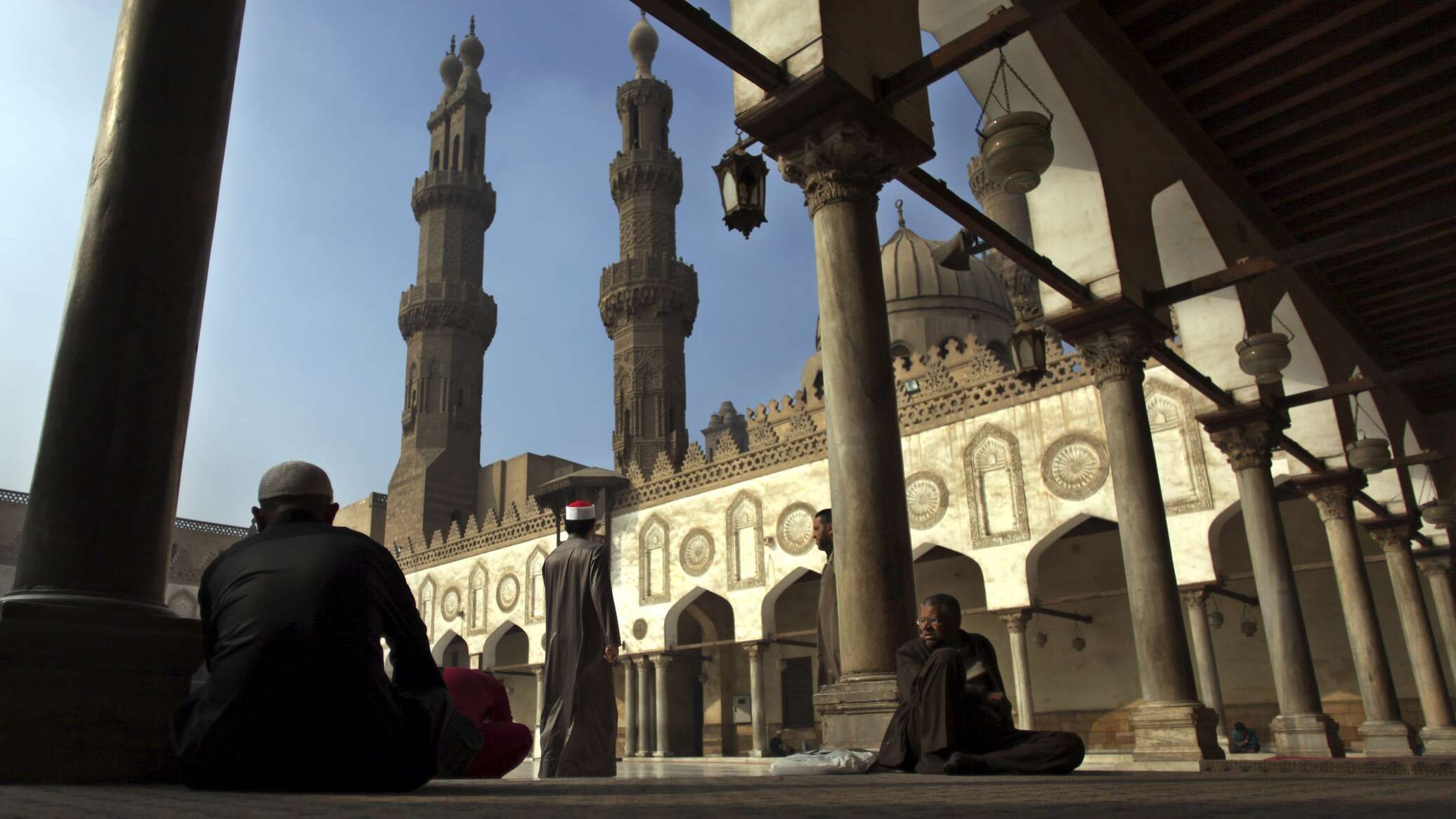الأزهر يدعو للاتحاد لمواجهة "الجرائم الإسرائيلية" ويعزي الدحدوح
