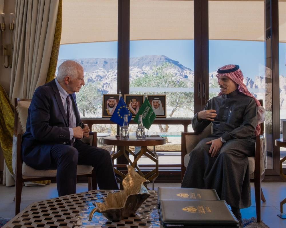 وزير الخارجية يستعرض مع ممثل الاتحاد الأوروبي للشؤون الخارجية الأوضاع في غزة