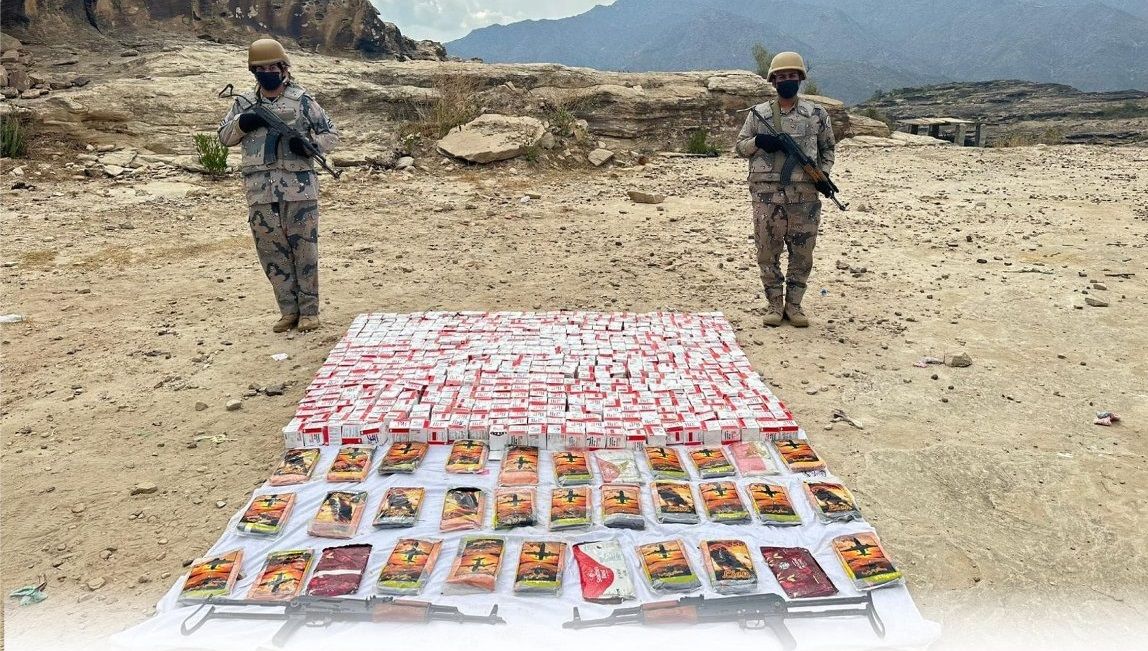 إحباط تهريب 90 ألف قرص خاضع لتنظيم التداول الطبي في عسير