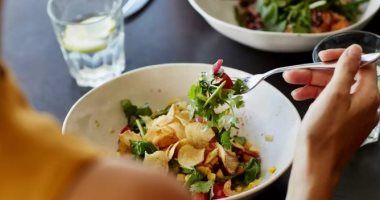 ممارسات صحية بعد تناول وجبتك عليك اتباعها وأخرى تجنبها