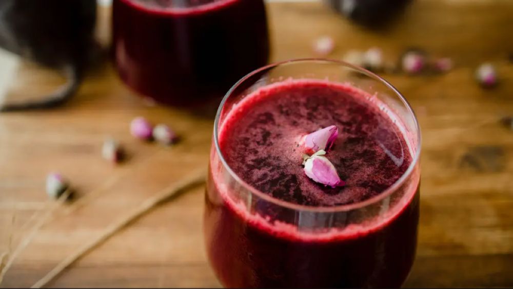 الكشف عن عصير أحمر يساعد في علاج أكبر قاتل للرجال والنساء