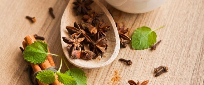 "اكتشفي سرالمذهلة باستخدام القرنفل وزيت الزيتون لنصف ساعة فقط، واستعدي للمفاجأة الساحرة!"