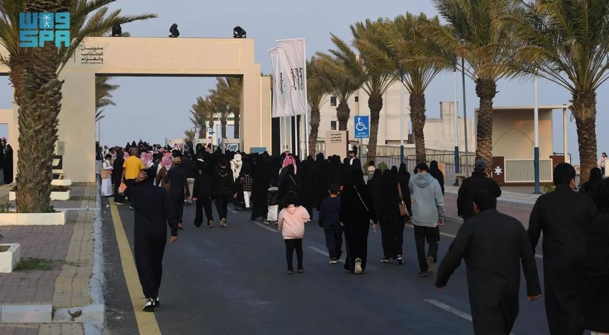 مهرجان الكتاب والقراء يستقطب 95 ألف زائر خلال أيامه الأولى