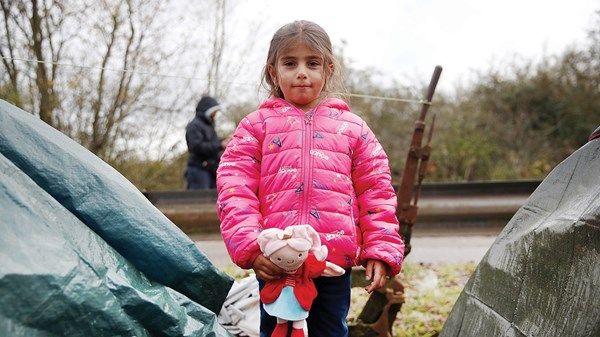 «مهاجرو القوارب الصغيرة».. كابوس سوناك في 2024