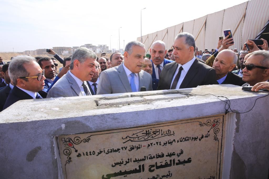 نقيب المحامين ومحافظ سوهاج يضعان حجر الأساس لنادى المحامين بالمحافظة