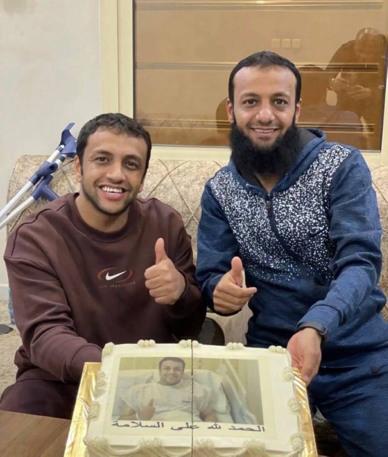 تراند اليوم : شاهد: لاعب الهلال السابق "محمد الشلهوب" يحتفل مع شقيقه بعد إجراء عملية في الركبة بمدريد