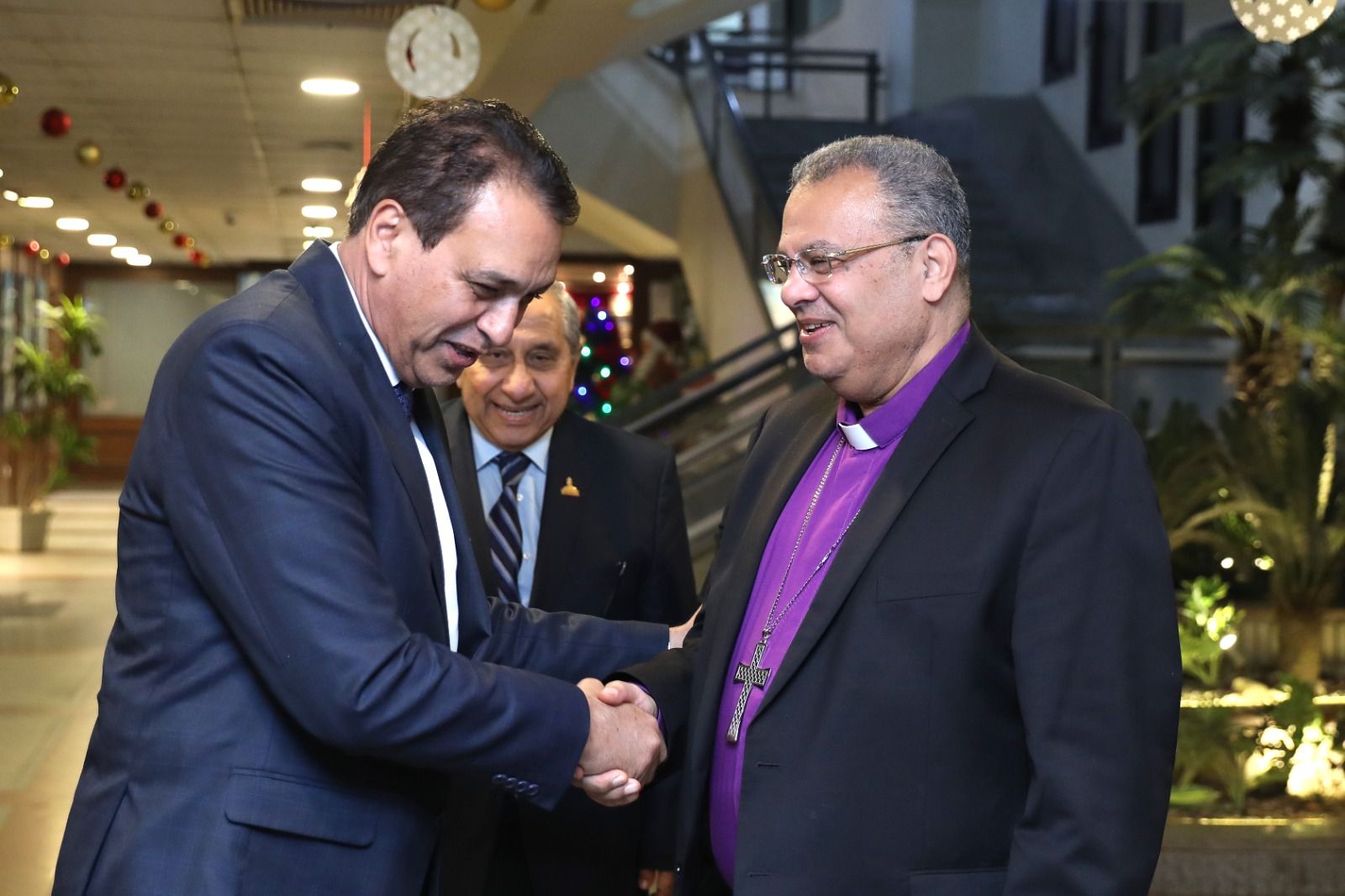 رئيس الطائفة الإنجيلية يستقبل وزير المجالس النيابية للتهنئة بعيد الميلاد المجيد