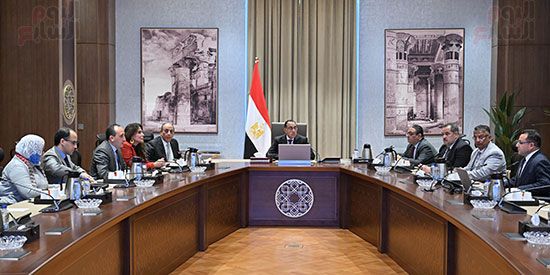 رئيس الوزراء يستعرض إجراءات استغلال المنطقة الاستثمارية بمطار "شرم الشيخ"