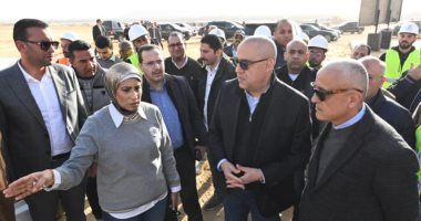 وزير الإسكان يختتم جولته بالسويس الجديدة بمتابعة سير العمل بمشروعات المرافق