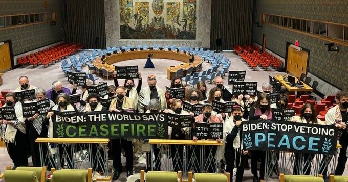 حاخامات ينظّمون وقفة احتجاجية بمجلس الأمن لوقف إطلاق النار في غزة