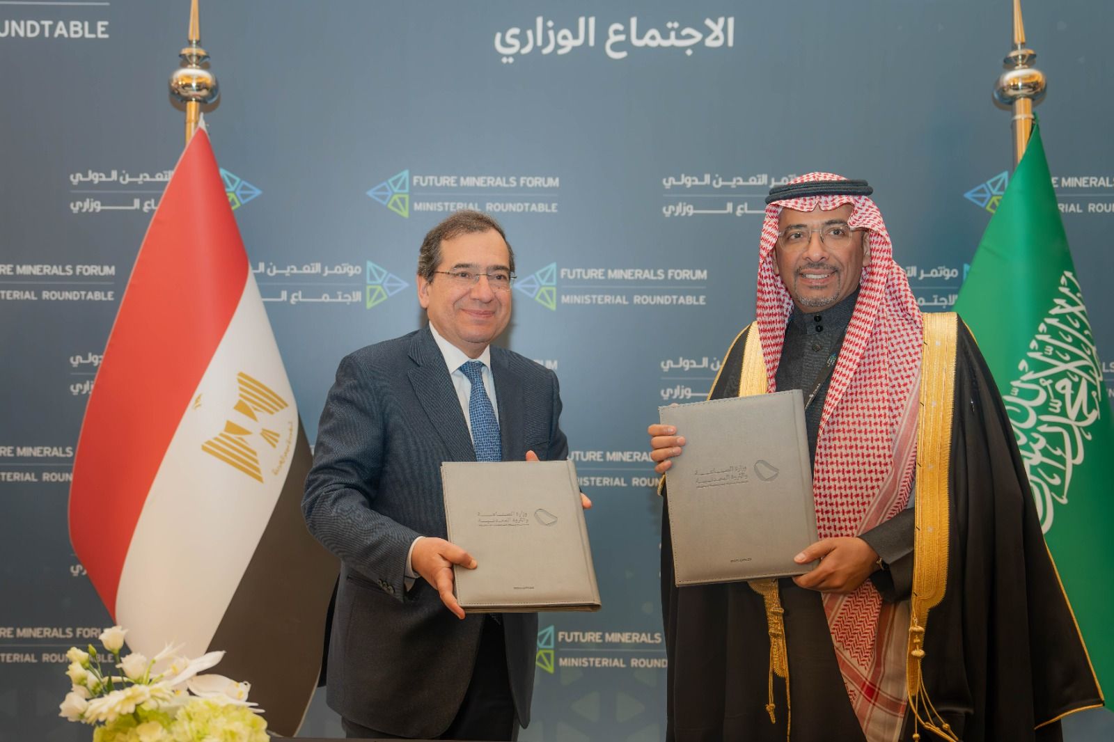 المهندس طارق الملا خلال توقيع مذكرة التفاهم المهندس طارق الملا خلال توقيع مذكرة التفاهم