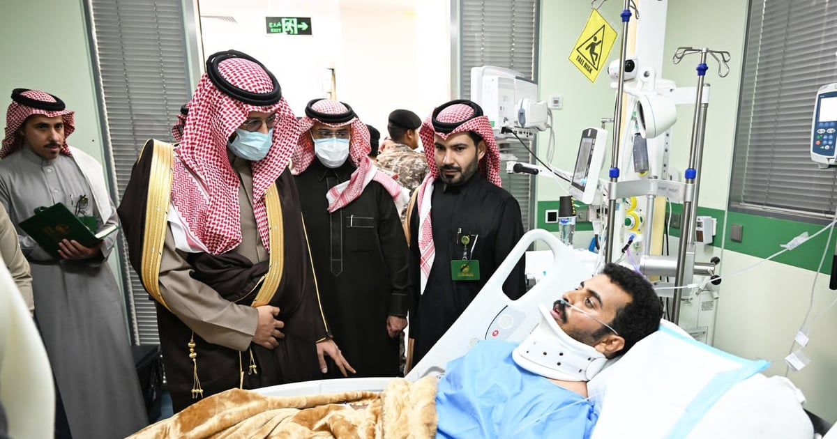 "خالد بن سطام" يزور رجل أمن أصيب خلال تأدية مهام عمله بـ"أمواه عسير"