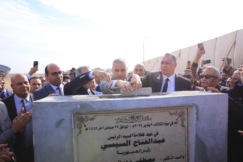 نقيب المحامين ومحافظ سوهاج يضعان حجر الأساس لنادى المحامين بالمحافظة