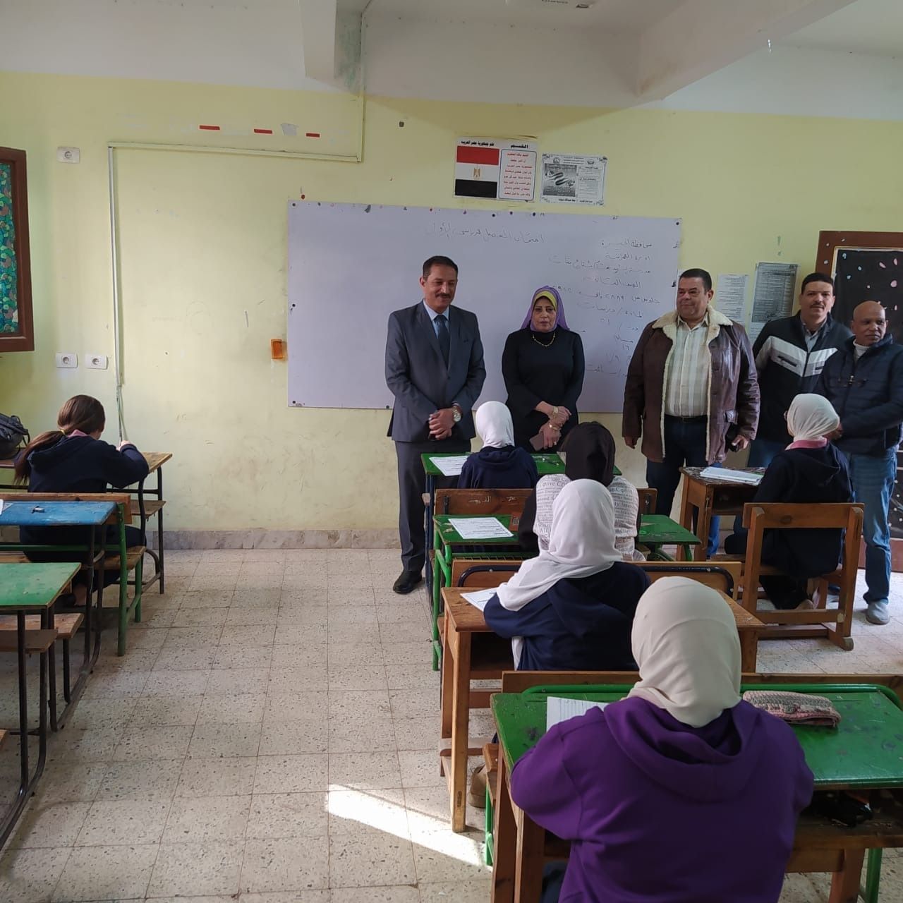 مدير تعليم الجيزة يتفقد لجان "جنوب" و"العمرانية" بأول يوم لامتحانات النقل