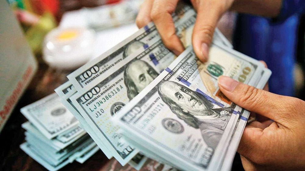 تراجع الدولار مع ارتفاع بتكوين.. واستقرار اليورو