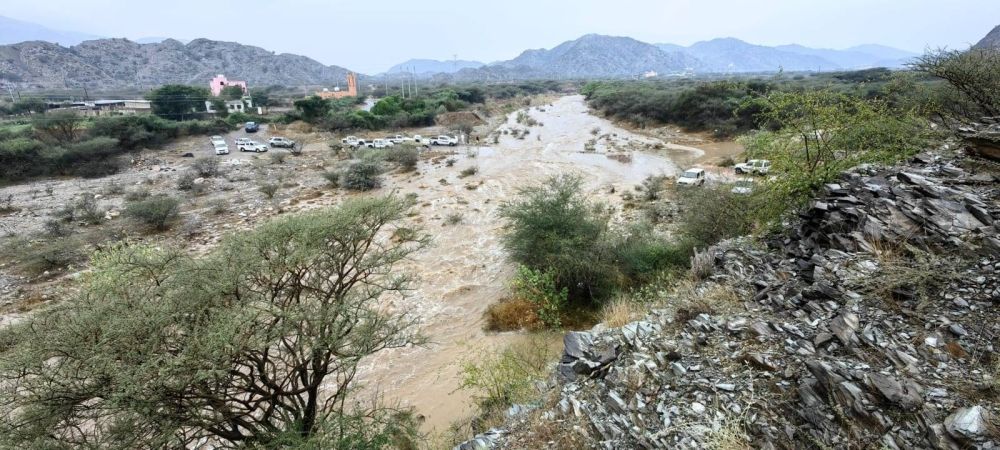 أمطار وسيول غزيرة بتهامة عسير