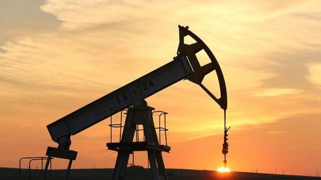 أسعار النفط تواصل الانخفاض إثر مخاوف ضعف الطلب