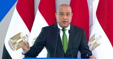 وزير الإسكان يستعرض الموقف التفصيلى لأعمال المرافق بمنطقة الحزام الأخضر