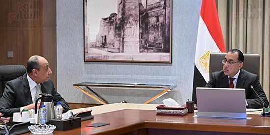 رئيس الوزراء يستعرض إجراءات استغلال المنطقة الاستثمارية بمطار "شرم الشيخ"