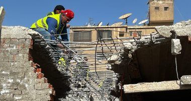 إزالة أعمال بناء مخالف بشارع مصدق فى الدقى.. فيديو وصور