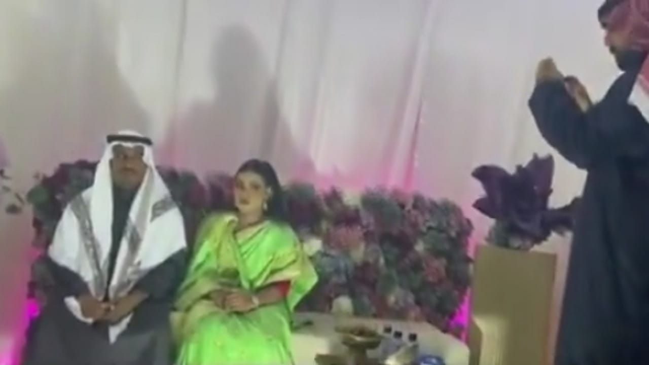 مواطن يستقدم خطيب عاملته المنزلية ويتكفل بزواجهما في حائل .. فيديو