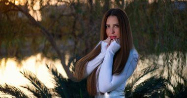 ريم مصطفى فى أحدث جلسة تصوير وقت غروب الشمس