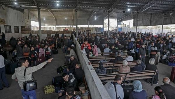 الفلسطينيون يدفعون رشاوى لسماسرة لمساعدتهم على مغادرة غزة