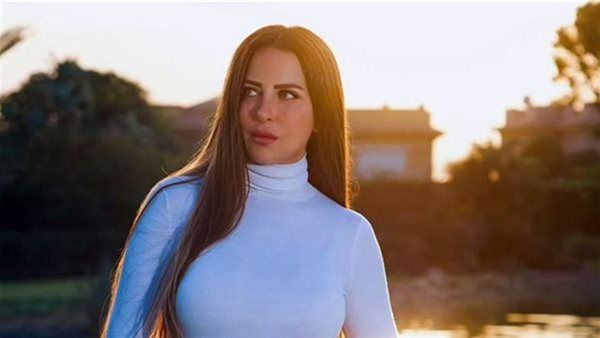 ريم مصطفى تتألق في أحدث جلسة تصوير وقت غروب الشمس (صور)