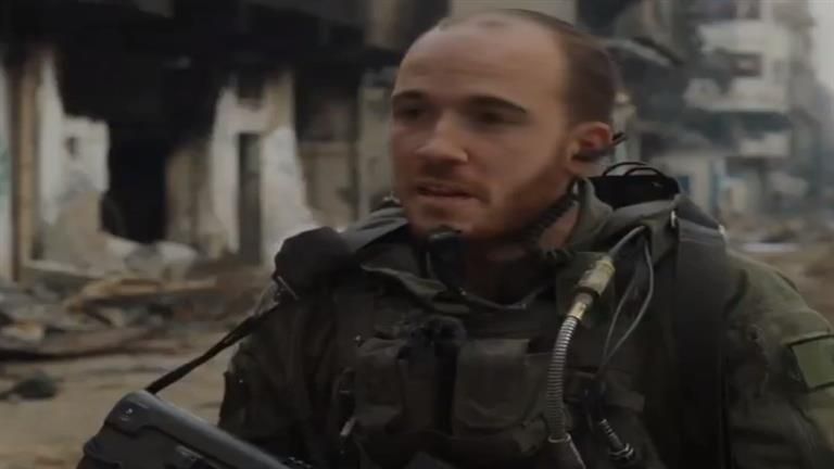 بالفيديو.. هروب ضابط إسرائيلي أثناء حوار صحفي في غزة بسبب المقاومة