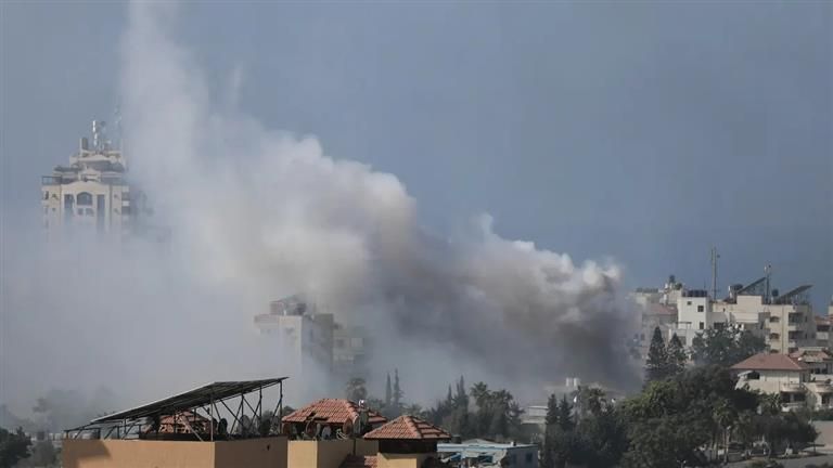 الحكومة بغزة: 10 شهداء و30 جريحًا في قصف لمحيط مستشفى شهداء الأقصى