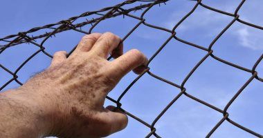 قانون مكافحة الاتجار بالبشر يحمى المجنى عليه والسجن لمن يكشف هويته