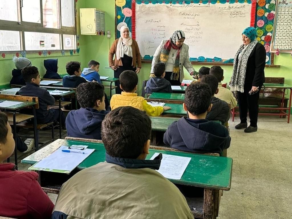 وكيل تعليم الجيزة تتفقد لجان امتحانات إدارة الدقى التعليمية.. صور