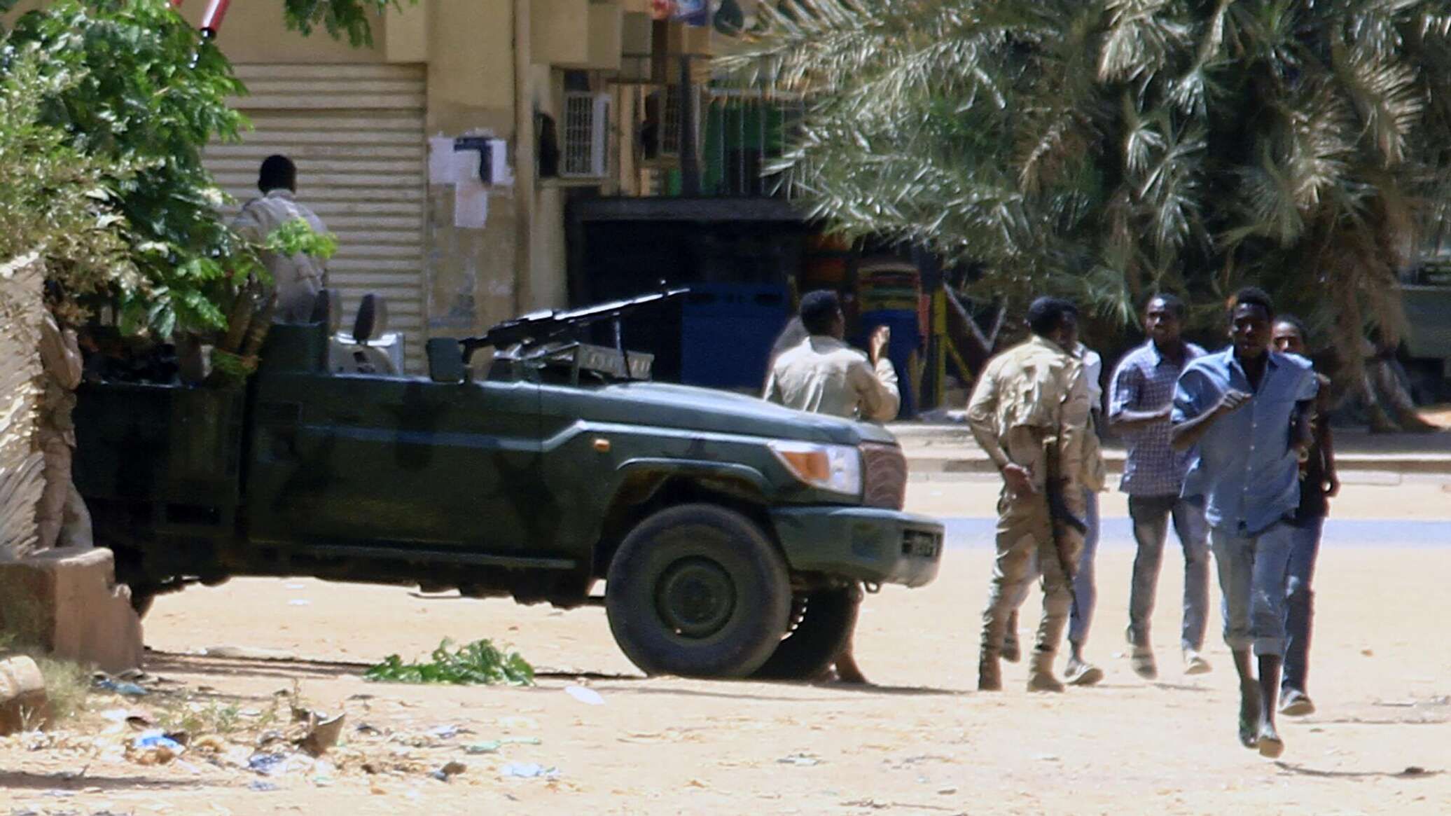 محلل سياسي لـ"الخليج 365": تسليح المواطنين كارثة أمنية على السودان