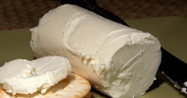 يدعم صحة العظام.. تعرف على فوائد "جبن الماعز"